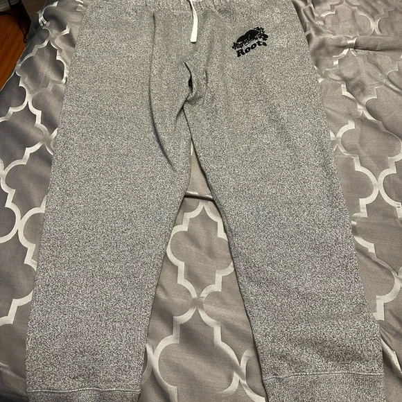 NEW! Men’s Roots sweatpants - Picture 1 of 3